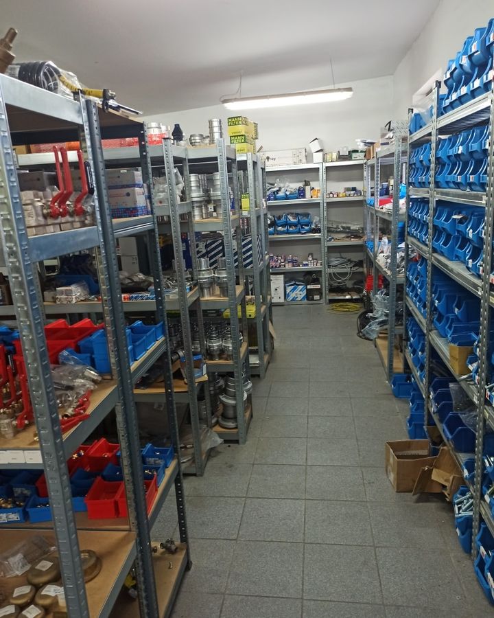 Transport materiałów sypkich silosami – co przewozimy Części zamienne do silonaczep i cementonaczep