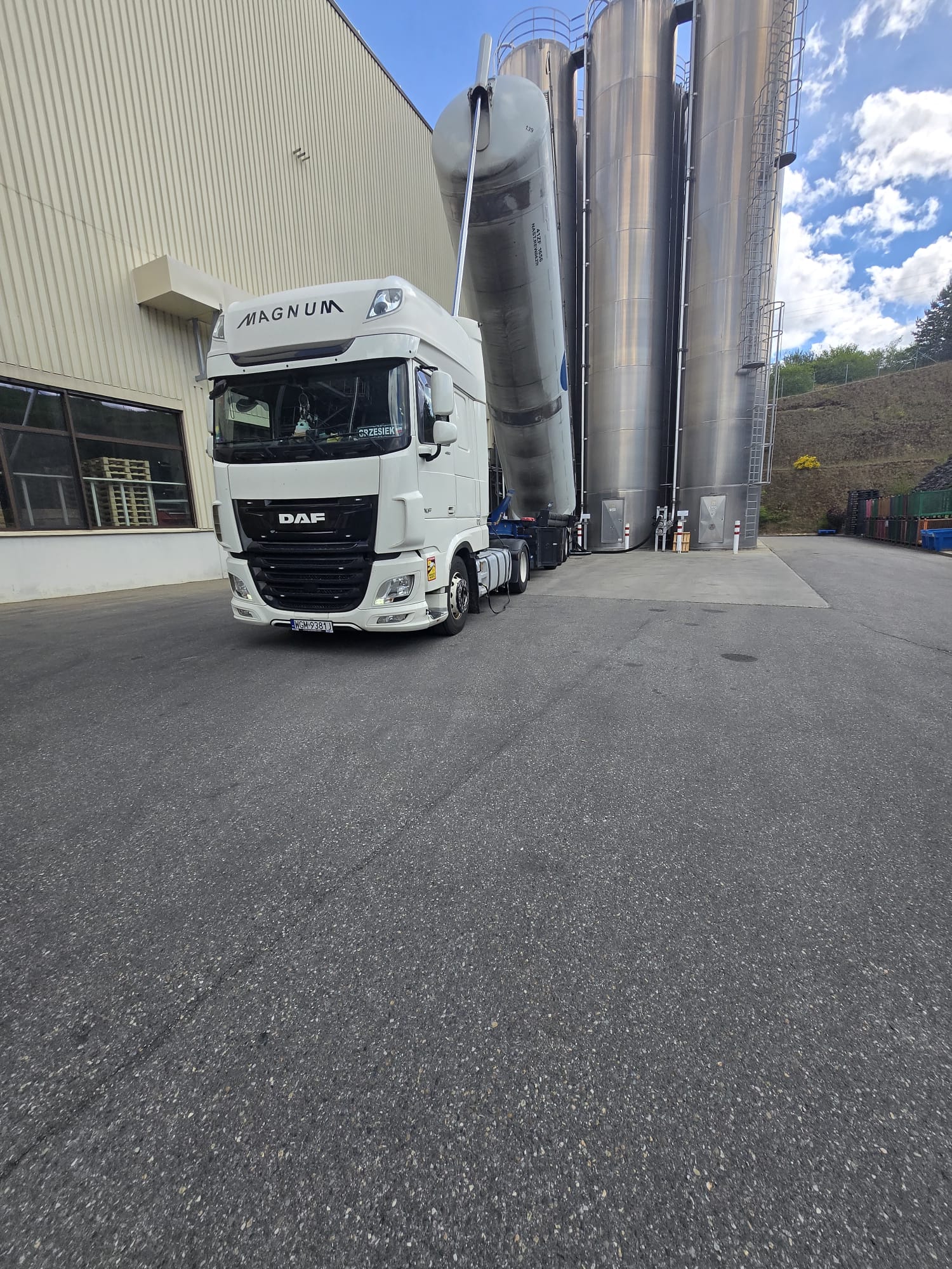 Silo Trailer Pressure Vessel Inspection – TDT | Magnum PHS Magnum DAF silo trailer fleet
