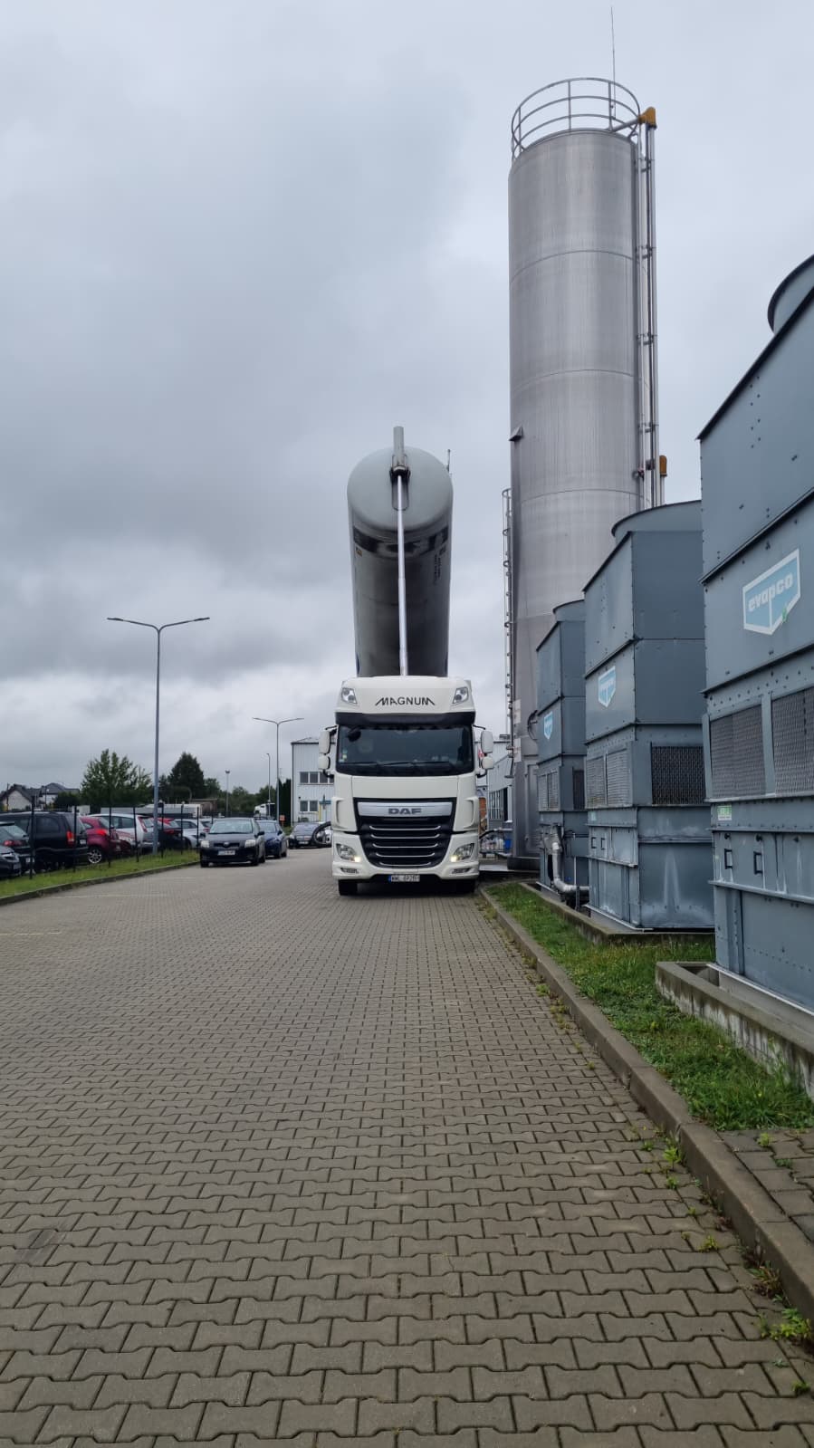 Jak przygotować silonaczepę do sezonu – przegląd przed trasą Przeładunek granulatu z big-bag na silonaczepę
