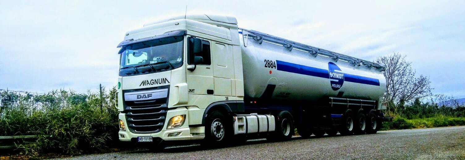 PHS Magnum Siloauflieger-Flotte an der Umschlaghalle – Big-Bag-Umschlag