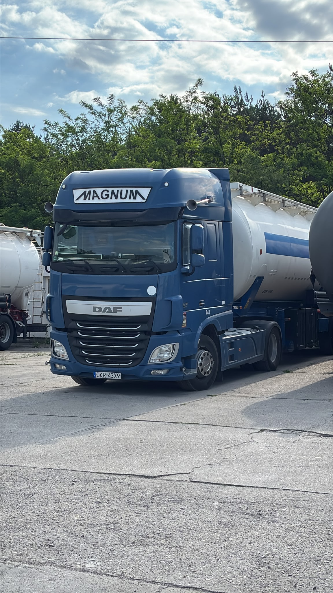 PHS Magnum Certifications – ISO 9001:2015 DEKRA | Poland DAF silo trailer hauling bulk materials